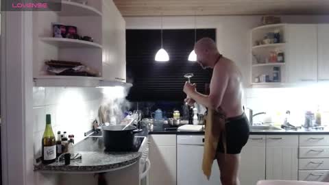 Snapshot of hardmrlazy chatting on 12.22.24 MrLazy online show from 12.22.24