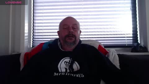 Snapshot of hardmrlazy chatting on 12.23.24 MrLazy online show from 12.23.24