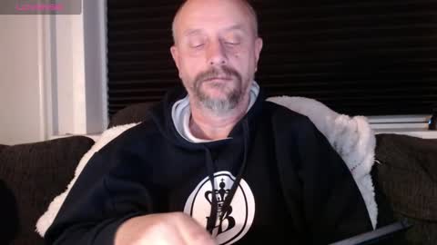 Snapshot of hardmrlazy chatting on 12.23.24 MrLazy online show from 12.23.24