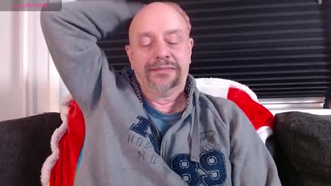 Snapshot of hardmrlazy chatting on 01.04.25 MrLazy online show from 01.04.25
