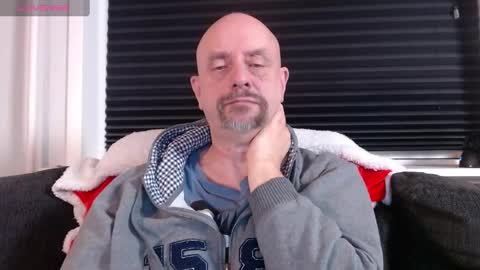 Snapshot of hardmrlazy chatting on 01.04.25 MrLazy online show from 01.04.25