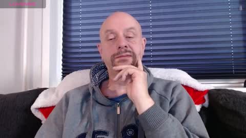 Snapshot of hardmrlazy chatting on 01.05.25 MrLazy online show from 01.05.25