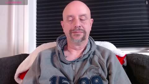 Snapshot of hardmrlazy chatting on 01.05.25 MrLazy online show from 01.05.25