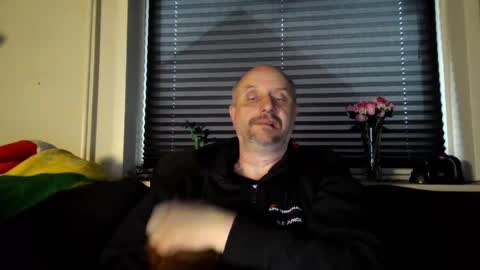 Snapshot of hardmrlazy chatting on 06.08.26 MrLazy online show from 06.08.26