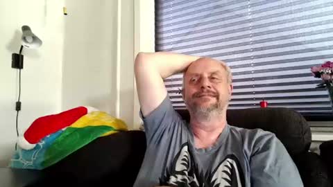 Snapshot of hardmrlazy chatting on 06.20.26 MrLazy online show from 06.20.26