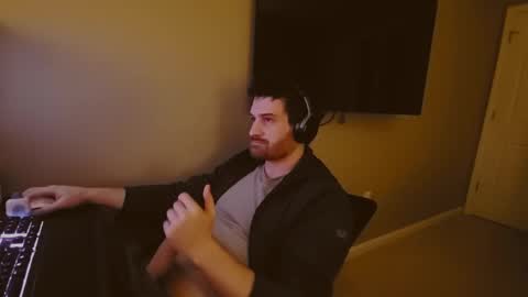 Snapshot of hardswtch chatting on 12.15.24 Tom online show from 12.15.24