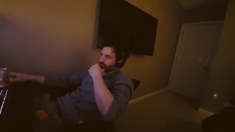 Snapshot of hardswtch chatting on 12.25.24 Tom online show from 12.25.24