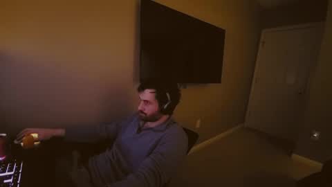 Snapshot of hardswtch chatting on 12.25.24 Tom online show from 12.25.24