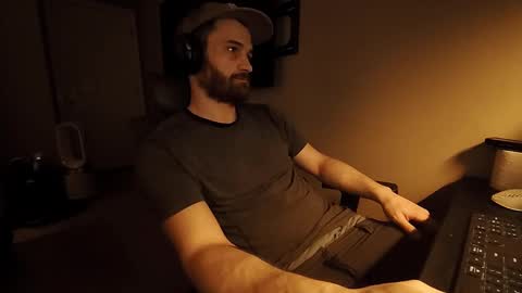 Snapshot of hardswtch chatting on 09.14.25 Tom online show from 09.14.25