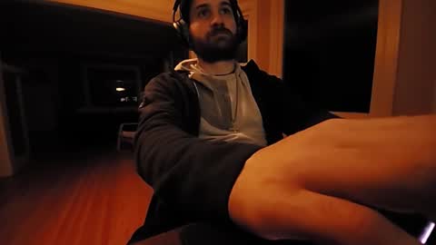 Snapshot of hardswtch chatting on 10.26.25 Tom online show from 10.26.25