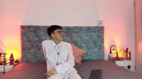 Snapshot of hari_andre_ chatting on 01.07.26 H A R I A N D R E online show from 01.07.26