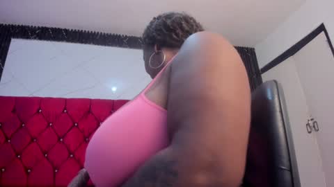 Snapshot of harleyevaans chatting on 01.08.25 Harley Evaans online show from 01.08.25