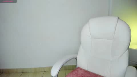 Snapshot of harleyqueen_robbie chatting on 01.23.25 harleyqueen_robbie online show from 01.23.25