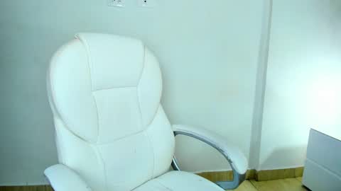 Snapshot of harleyqueen_robbie chatting on 09.19.25 harleyqueen_robbie online show from 09.19.25