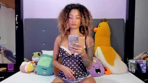 Snapshot of harmonyy_hill chatting on 06.21.26 Harmony Hill online show from 06.21.26