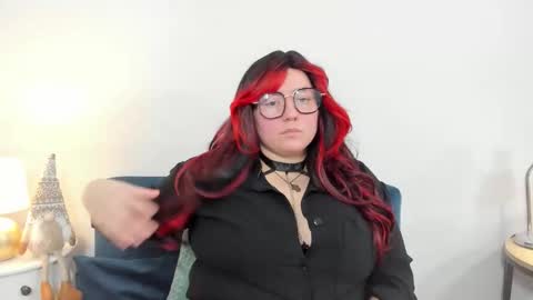 Snapshot of harperpretty chatting on 12.01.25 harperpretty online show from 12.01.25