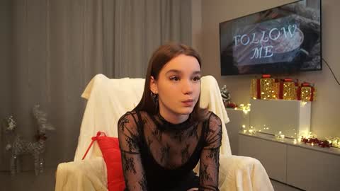 Snapshot of harrieteasley chatting on 12.11.24 Call Me Tate its my fourth day here i hope we can to be friends and not only online show from 12.11.24
