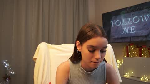 Snapshot of harrieteasley chatting on 12.13.24 Call Me Tate its my fourth day here i hope we can to be friends and not only online show from 12.13.24