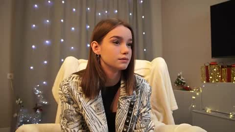 Snapshot of harrieteasley chatting on 12.14.24 Call Me Tate its my fourth day here i hope we can to be friends and not only online show from 12.14.24