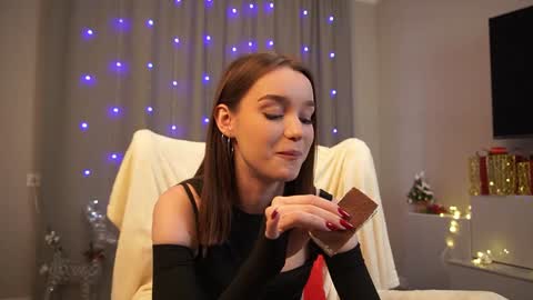 Snapshot of harrieteasley chatting on 12.14.24 Call Me Tate its my fourth day here i hope we can to be friends and not only online show from 12.14.24