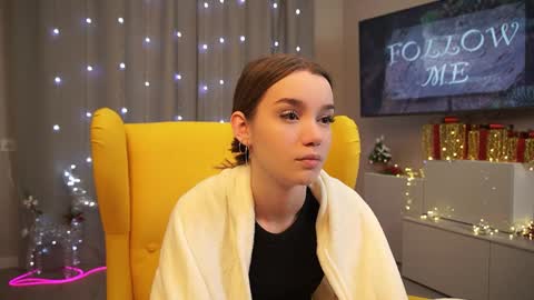 Snapshot of harrieteasley chatting on 12.17.24 Call Me Tate its my fourth day here i hope we can to be friends and not only online show from 12.17.24