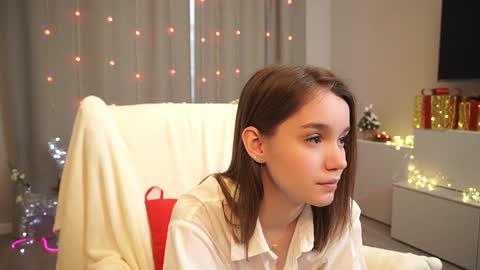 Snapshot of harrieteasley chatting on 12.22.24 Call Me Tate its my fourth day here i hope we can to be friends and not only online show from 12.22.24