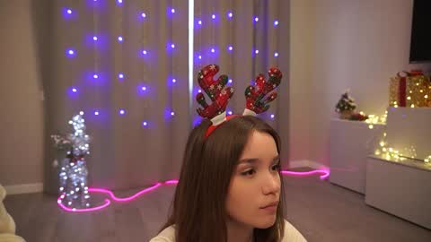 Snapshot of harrieteasley chatting on 12.25.24 Call Me Tate its my fourth day here i hope we can to be friends and not only online show from 12.25.24
