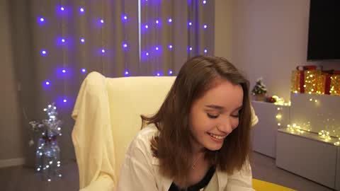 Snapshot of harrieteasley chatting on 12.27.24 Call Me Tate its my fourth day here i hope we can to be friends and not only online show from 12.27.24
