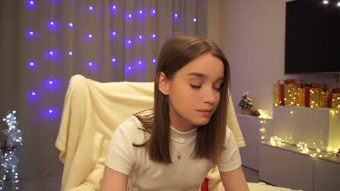 Snapshot of harrieteasley chatting on 01.05.25 Call Me Tate its my fourth day here i hope we can to be friends and not only online show from 01.05.25