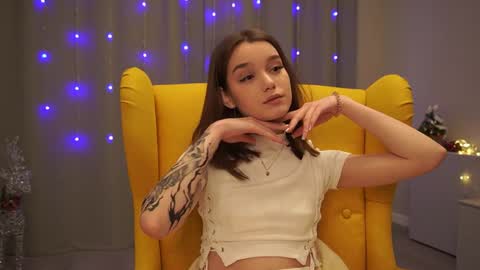 Snapshot of harrieteasley chatting on 01.05.25 Call Me Tate its my fourth day here i hope we can to be friends and not only online show from 01.05.25