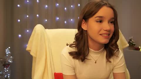 Snapshot of harrieteasley chatting on 01.08.25 Call Me Tate its my fourth day here i hope we can to be friends and not only online show from 01.08.25