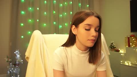 Snapshot of harrieteasley chatting on 01.10.25 Call Me Tate its my fourth day here i hope we can to be friends and not only online show from 01.10.25