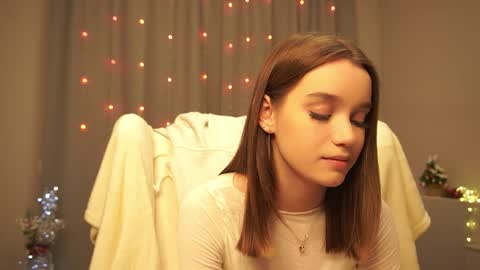 Snapshot of harrieteasley chatting on 01.12.25 Call Me Tate its my fourth day here i hope we can to be friends and not only online show from 01.12.25