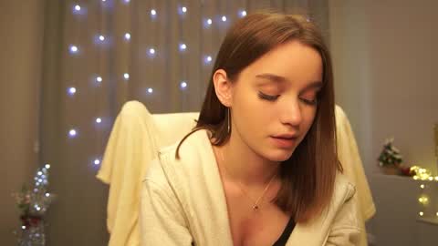 Snapshot of harrieteasley chatting on 01.13.25 Call Me Tate its my fourth day here i hope we can to be friends and not only online show from 01.13.25