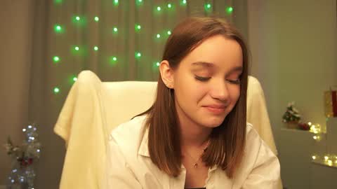 Snapshot of harrieteasley chatting on 01.14.25 Call Me Tate its my fourth day here i hope we can to be friends and not only online show from 01.14.25