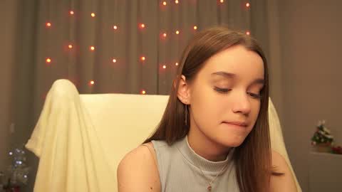 Snapshot of harrieteasley chatting on 01.17.25 Call Me Tate its my fourth day here i hope we can to be friends and not only online show from 01.17.25