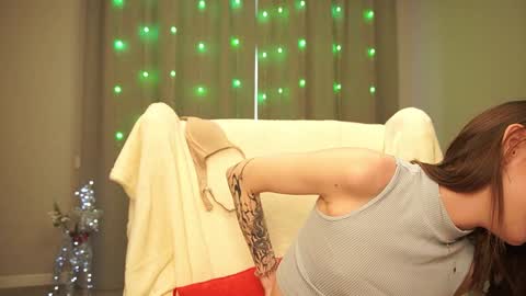 Snapshot of harrieteasley chatting on 01.17.25 Call Me Tate its my fourth day here i hope we can to be friends and not only online show from 01.17.25
