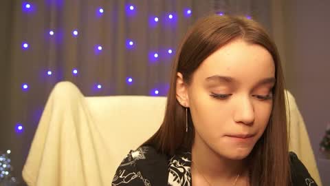 Snapshot of harrieteasley chatting on 01.18.25 Call Me Tate its my fourth day here i hope we can to be friends and not only online show from 01.18.25