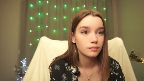 Snapshot of harrieteasley chatting on 01.19.25 Call Me Tate its my fourth day here i hope we can to be friends and not only online show from 01.19.25
