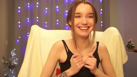 Snapshot of harrieteasley chatting on 01.19.25 Call Me Tate its my fourth day here i hope we can to be friends and not only online show from 01.19.25