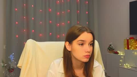 Snapshot of harrieteasley chatting on 01.21.25 Call Me Tate its my fourth day here i hope we can to be friends and not only online show from 01.21.25