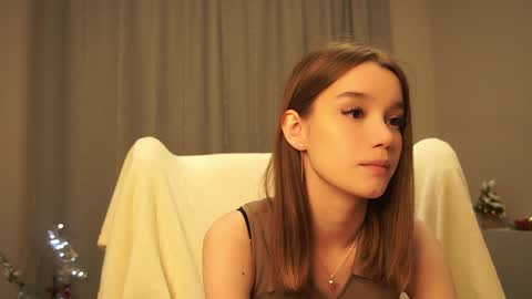 Snapshot of harrieteasley chatting on 01.29.25 Call Me Tate its my fourth day here i hope we can to be friends and not only online show from 01.29.25