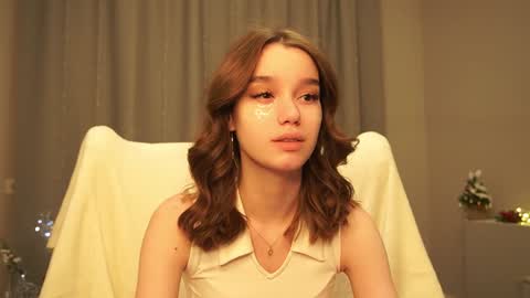 Snapshot of harrieteasley chatting on 01.31.25 Call Me Tate its my fourth day here i hope we can to be friends and not only online show from 01.31.25