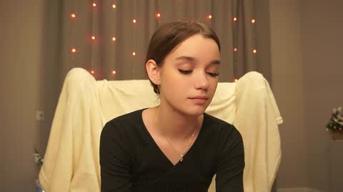 Snapshot of harrieteasley chatting on 02.01.25 Call Me Tate its my fourth day here i hope we can to be friends and not only online show from 02.01.25