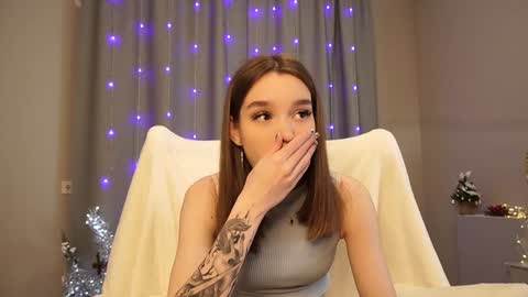 Snapshot of harrieteasley chatting on 02.02.25 Call Me Tate its my fourth day here i hope we can to be friends and not only online show from 02.02.25