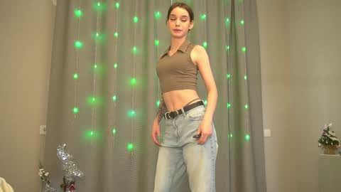 Snapshot of harrieteasley chatting on 02.03.25 Call Me Tate its my fourth day here i hope we can to be friends and not only online show from 02.03.25