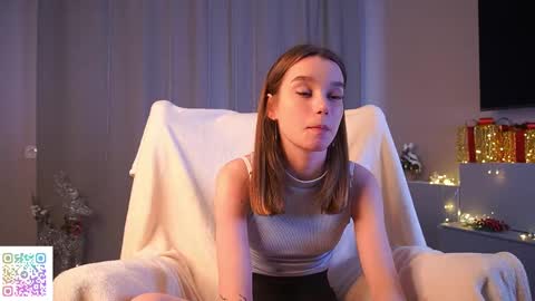 Snapshot of harrieteasley chatting on 02.11.25 Call Me Tate its my fourth day here i hope we can to be friends and not only online show from 02.11.25