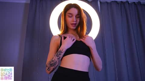 Snapshot of harrieteasley chatting on 02.25.25 Call Me Tate its my fourth day here i hope we can to be friends and not only online show from 02.25.25