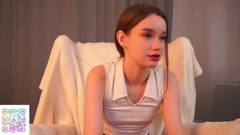 Snapshot of harrieteasley chatting on 02.26.25 Call Me Tate its my fourth day here i hope we can to be friends and not only online show from 02.26.25