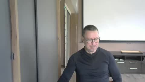 Snapshot of harrysnake chatting on 10.15.25 HarrySnake online show from 10.15.25